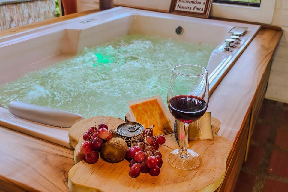 Natural landscape, Hot Tub, Food and drinks