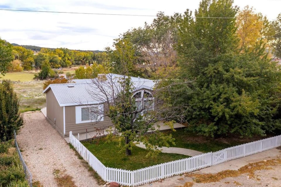 Sandstone Villa - wifi, BBQ, patios House in Orderville