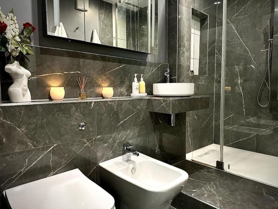 Croydon Luxury 2 Bed Apartment - Sleeps 6 - Gatwick Airport close Apartment in Croydon