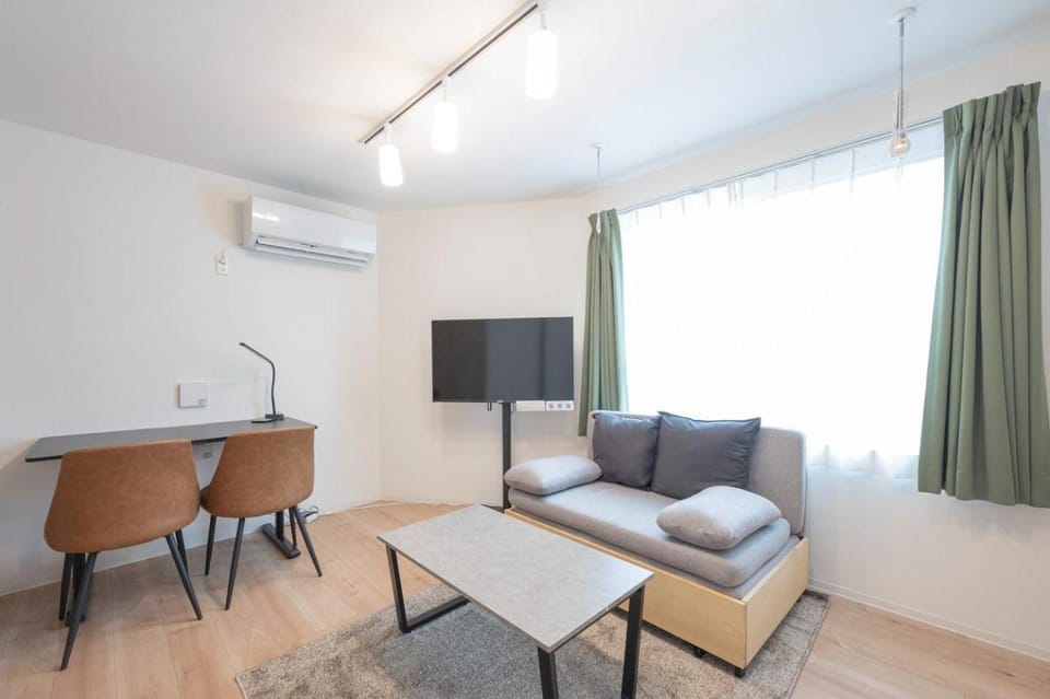 TV and multimedia, Living room, Seating area, air conditioner