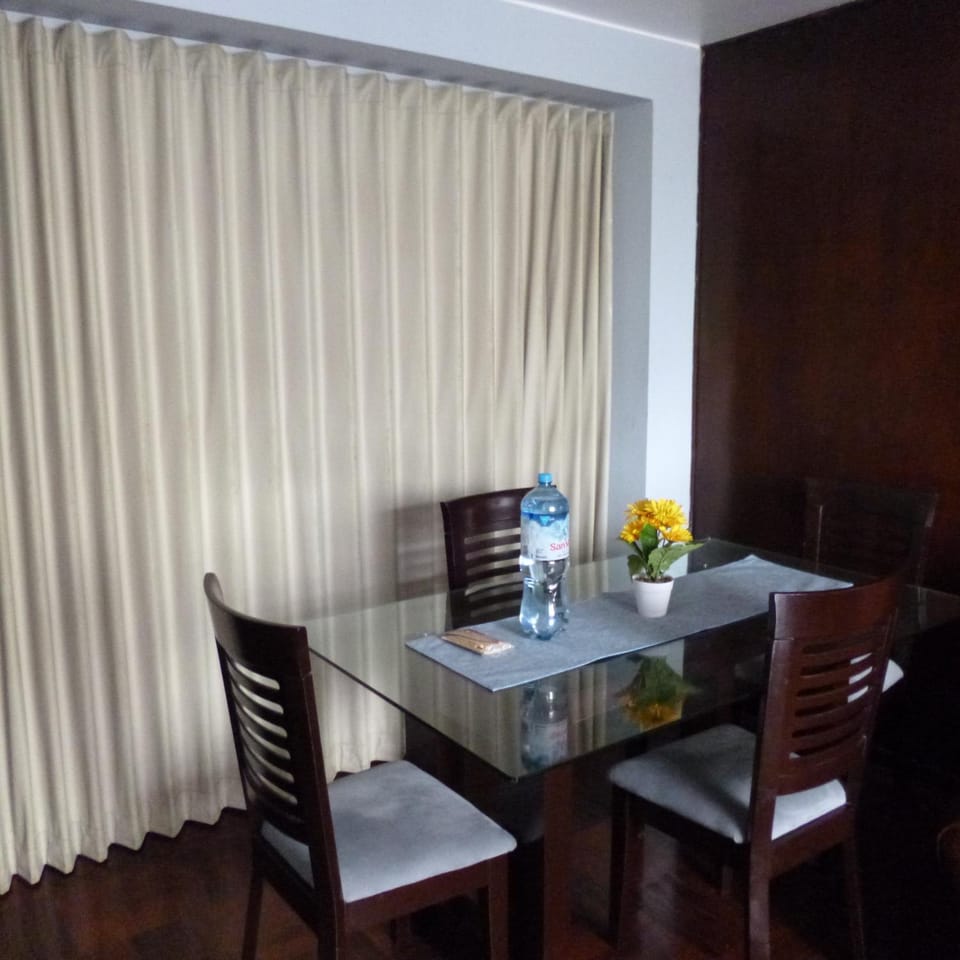 Seating area, Dining area