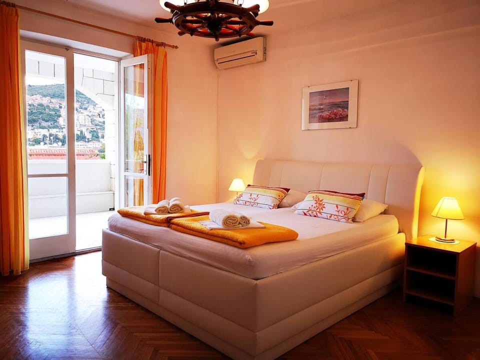 Bed, Photo of the whole room, Bedroom, towels, air conditioner