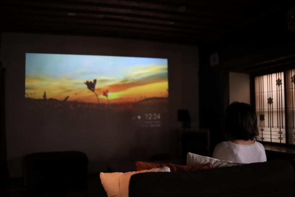 TV and multimedia, Living room, Evening entertainment