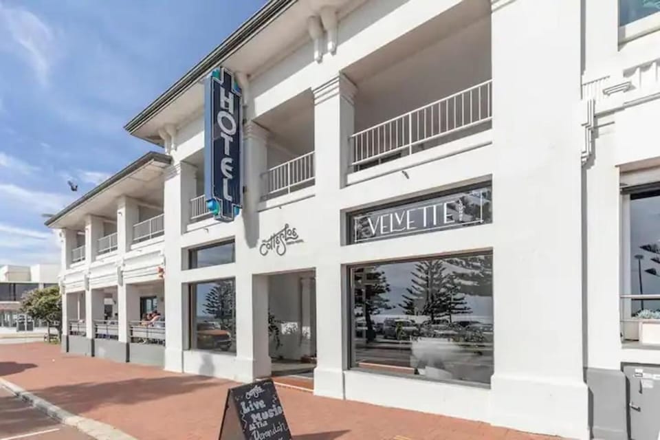 21 Cottesloe Steps to beach - sleeps 3 Apartment in Perth