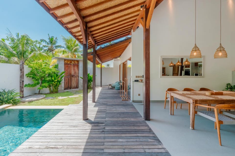 Living room, Pool view
