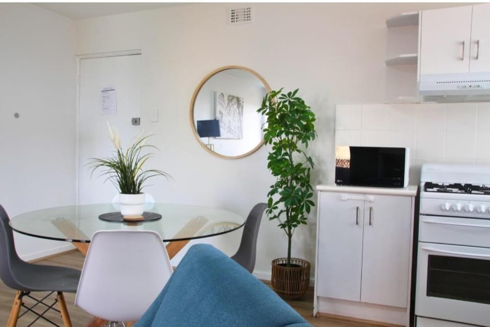Living room, Seating area, Dining area, oven, stove