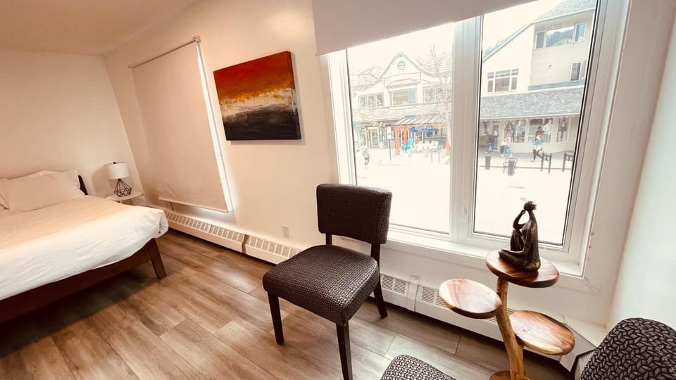 #202 Cozy Mountain View 2 bedrooms in DT Apartment in Canmore