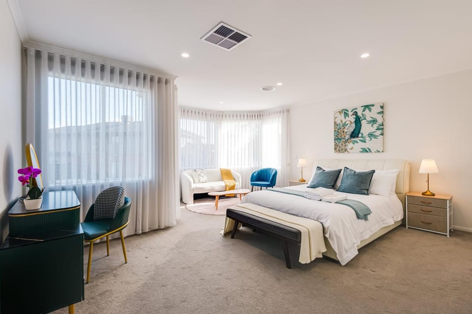 Bed, Photo of the whole room, Bedroom
