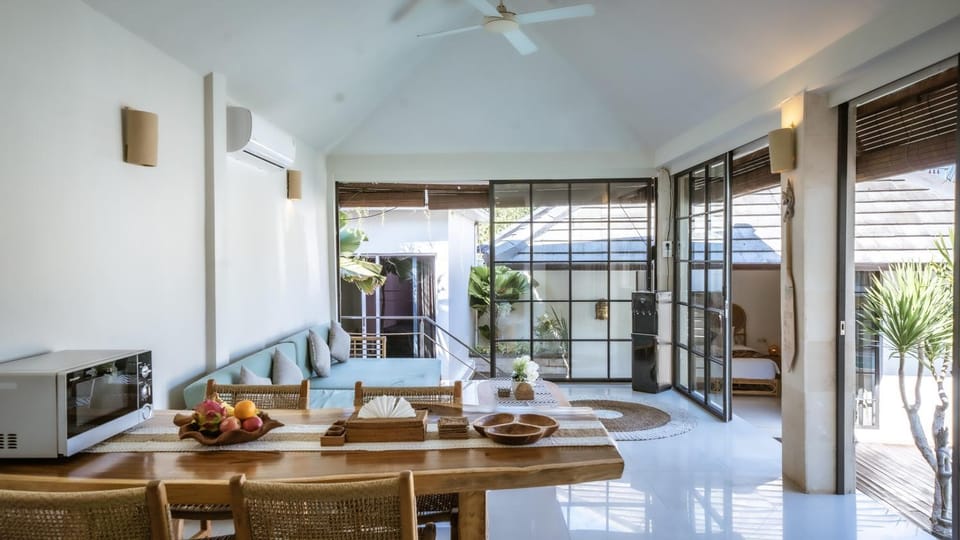 Patio, Living room