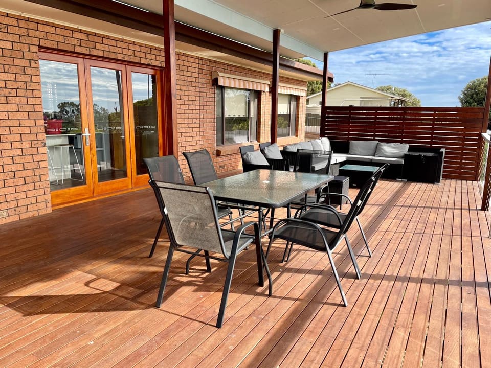 Brindy's By the Bay House in Emu Bay