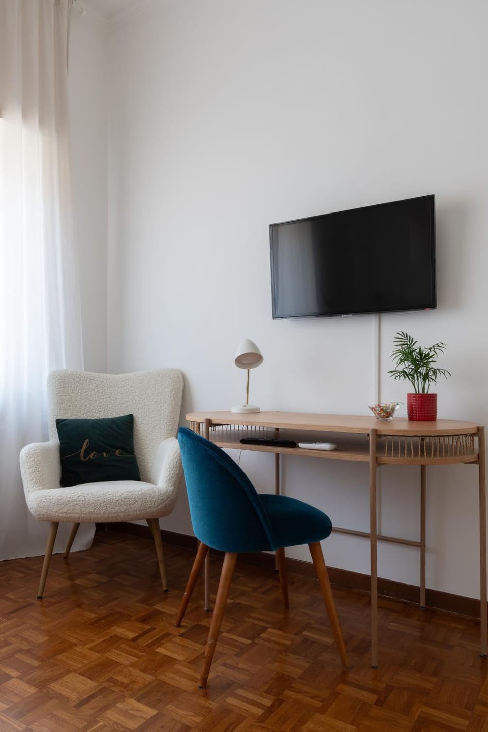 TV and multimedia, Seating area