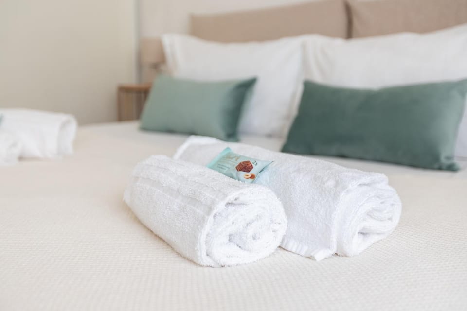 Food close-up, Bedroom, towels
