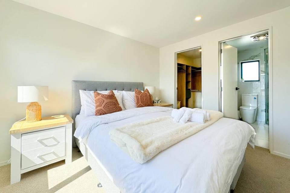 Modern Design Brand New House in Forrest Hill Villa in Auckland