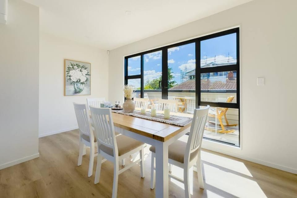 Modern Design Brand New House in Forrest Hill Villa in Auckland