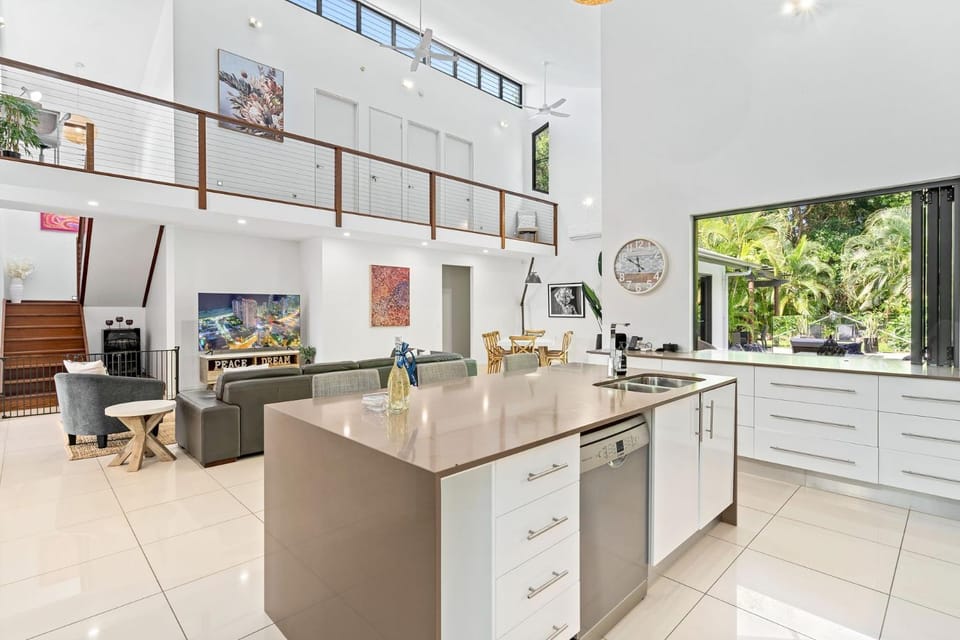 Kitchen or kitchenette, dishwasher
