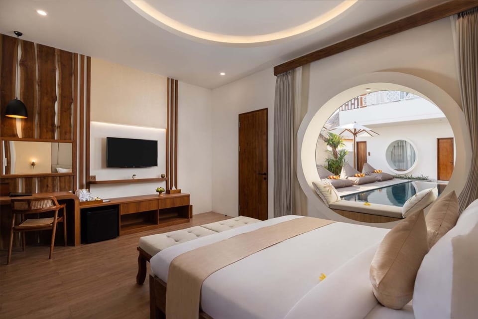 Bed, Bedroom, Pool view