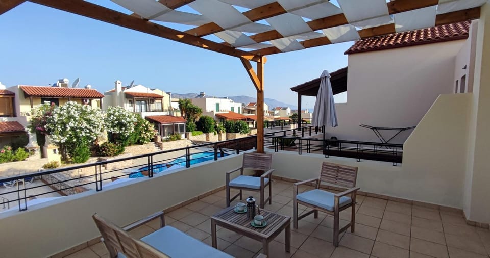 Balcony/Terrace, Pool view