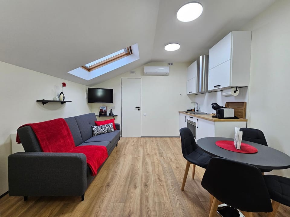TV and multimedia, Kitchen or kitchenette, Dining area
