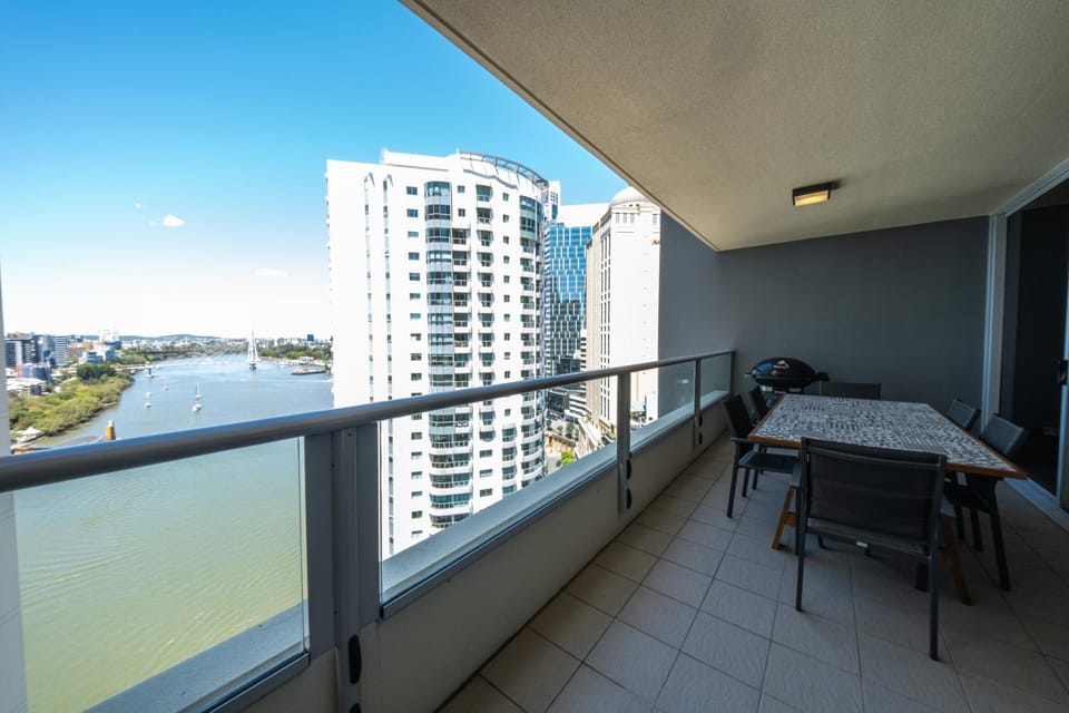 Property building, Patio, Day, View (from property/room), Balcony/Terrace, Dining area, City view, Lake view, River view