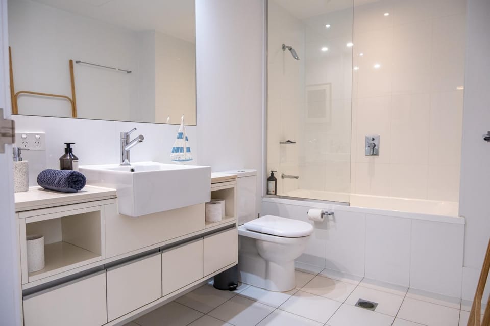 Shower, Toilet, Bathroom, Bath, towels