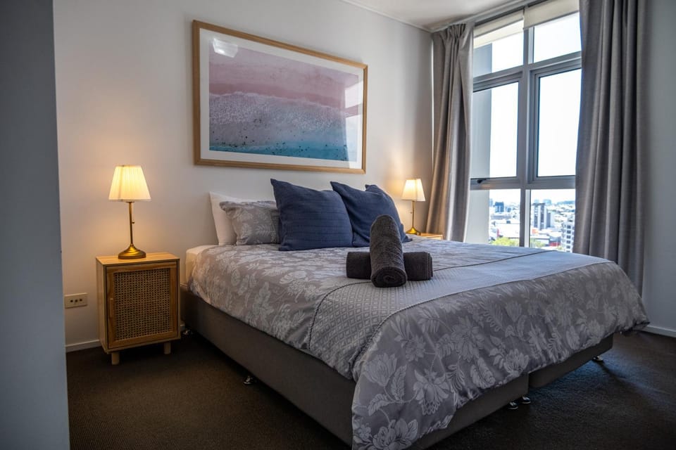 Bed, Photo of the whole room, Bedroom, towels