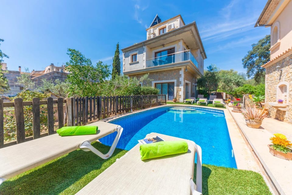 Pool view, Swimming pool, sunbed