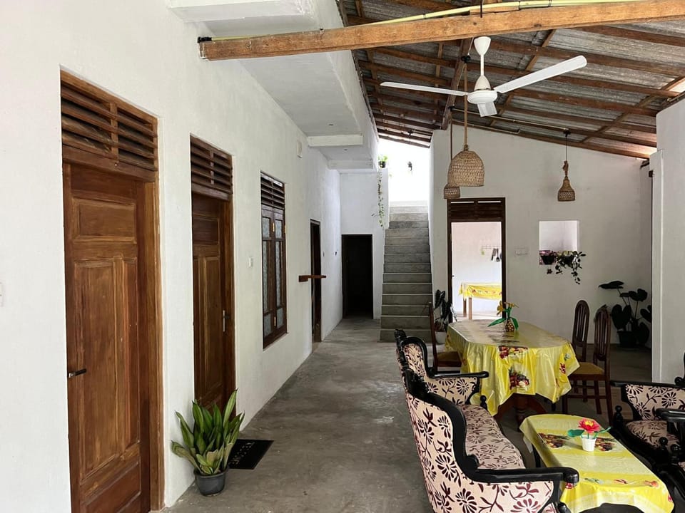 HideWay Guest House Midigama Bed and Breakfast in Southern Province