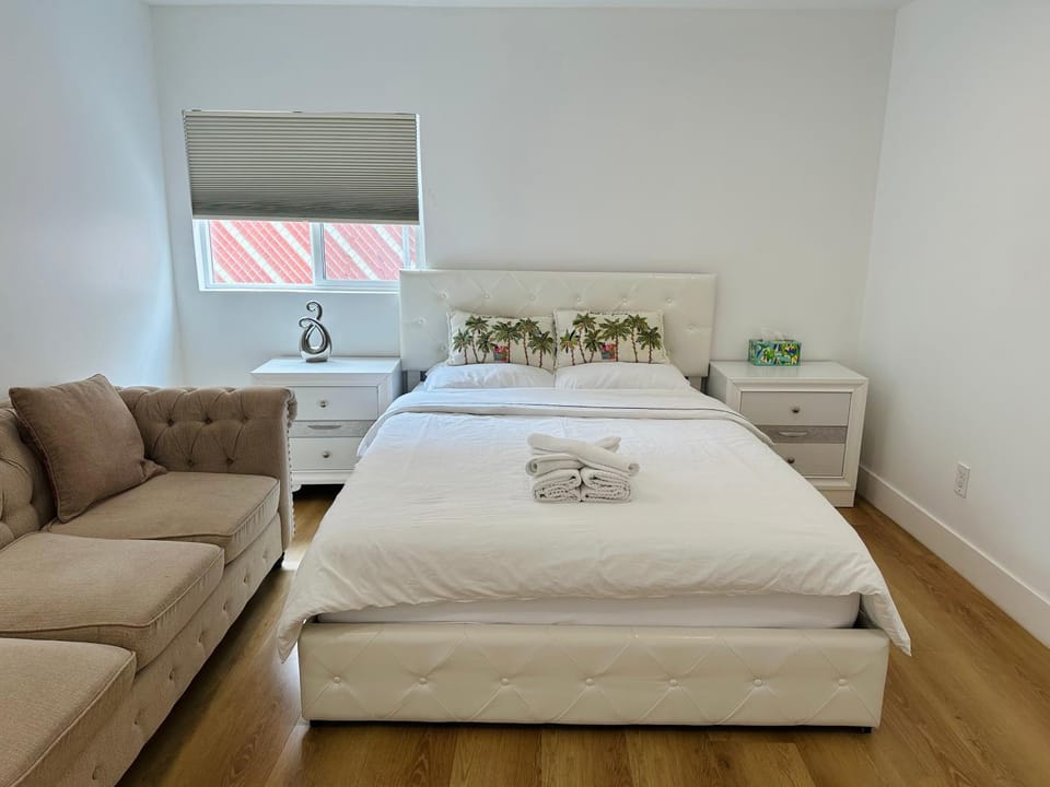 Stylish Retreat Private Room 2 Vacation rental in Compton