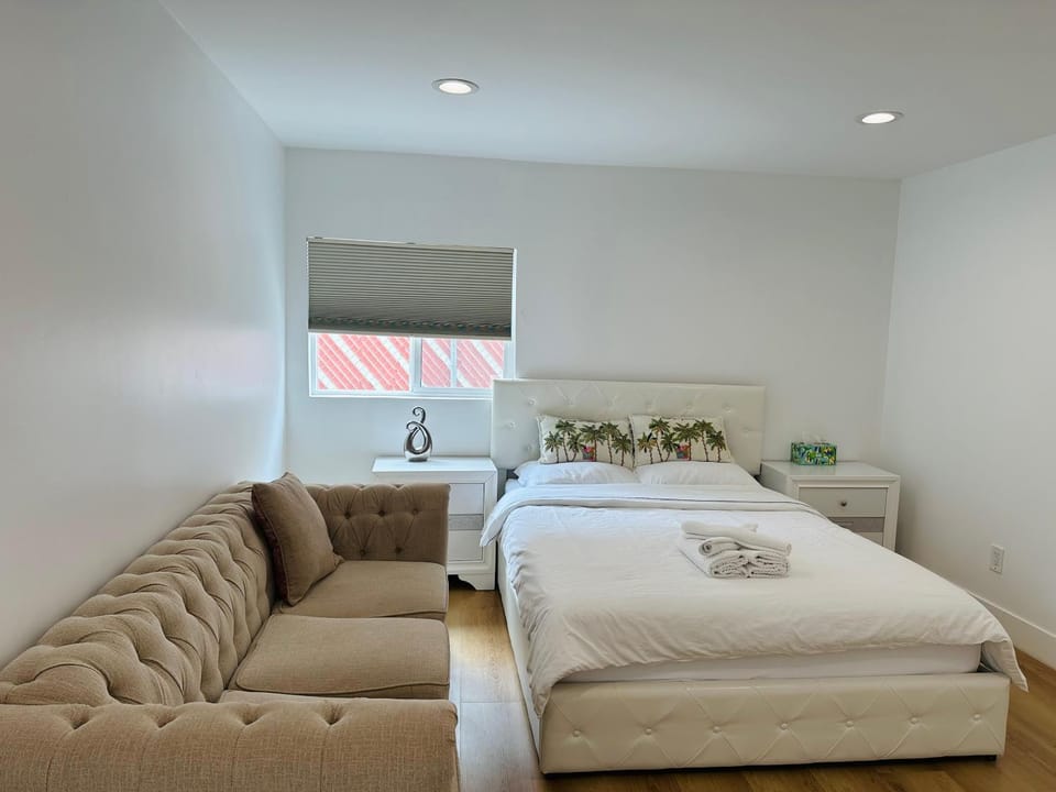 Stylish Retreat Private Room 2 Vacation rental in Compton