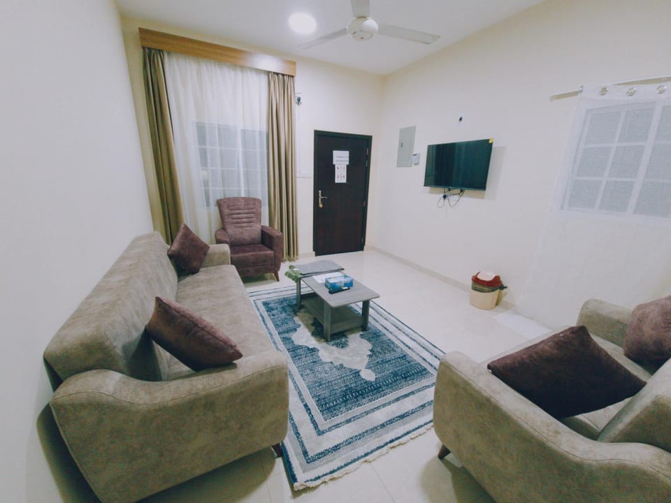 TV and multimedia, Living room, Seating area, Evening entertainment