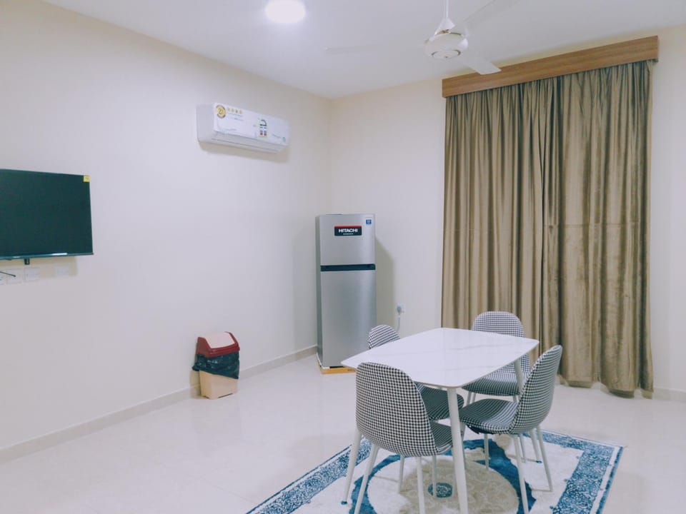 TV and multimedia, Kitchen or kitchenette, Living room, Seating area, Dining area, air conditioner