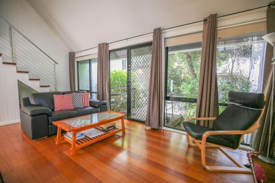 Garden, Living room, Seating area, Garden view, heating, air conditioner