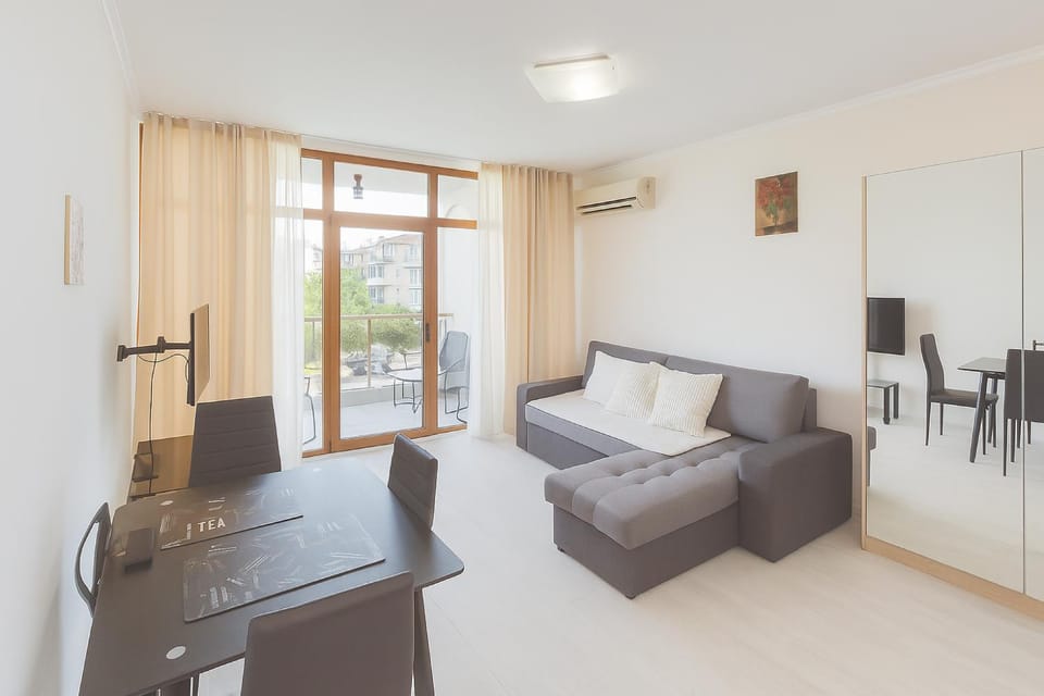 Living room, air conditioner