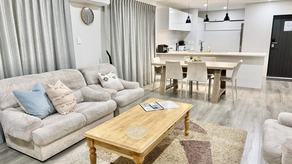Kitchen or kitchenette, Living room, Decorative detail, Dining area