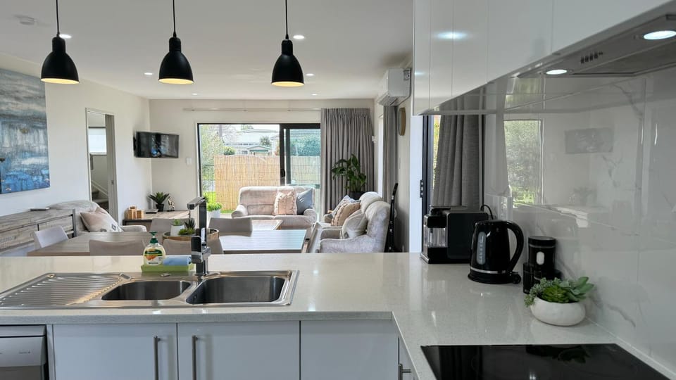 Living room, Lounge or bar, Garden view, Quiet street view, kitchen