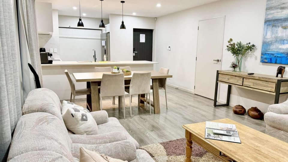 Kitchen or kitchenette, Living room, Decorative detail, Dining area