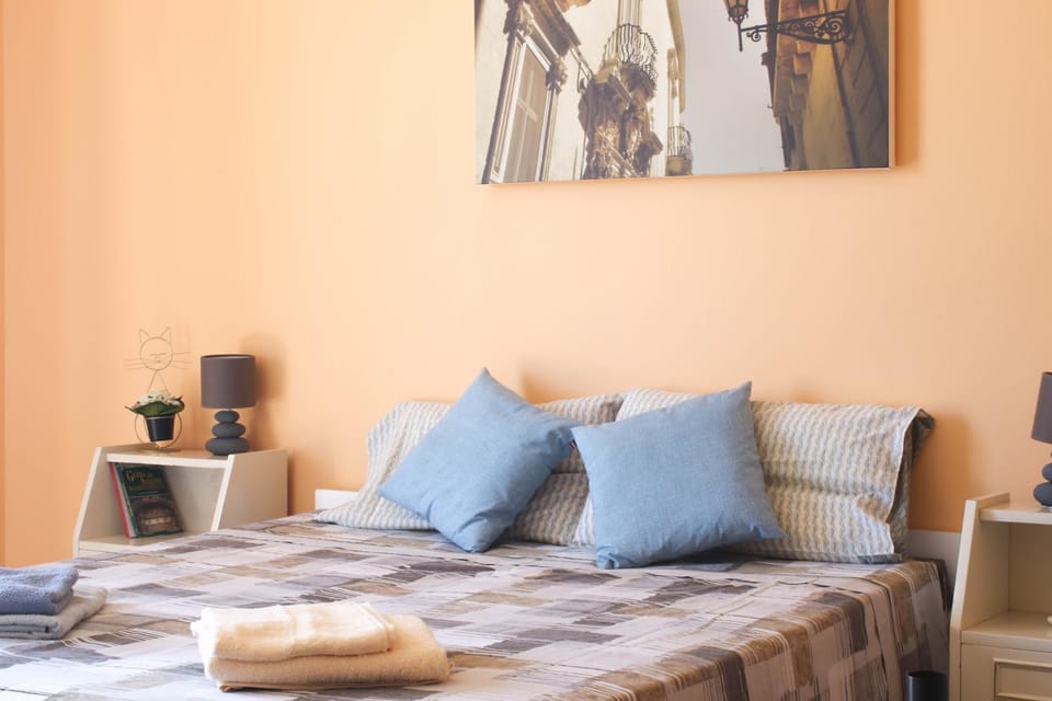 Bed, Photo of the whole room, Bedroom, towels, air conditioner