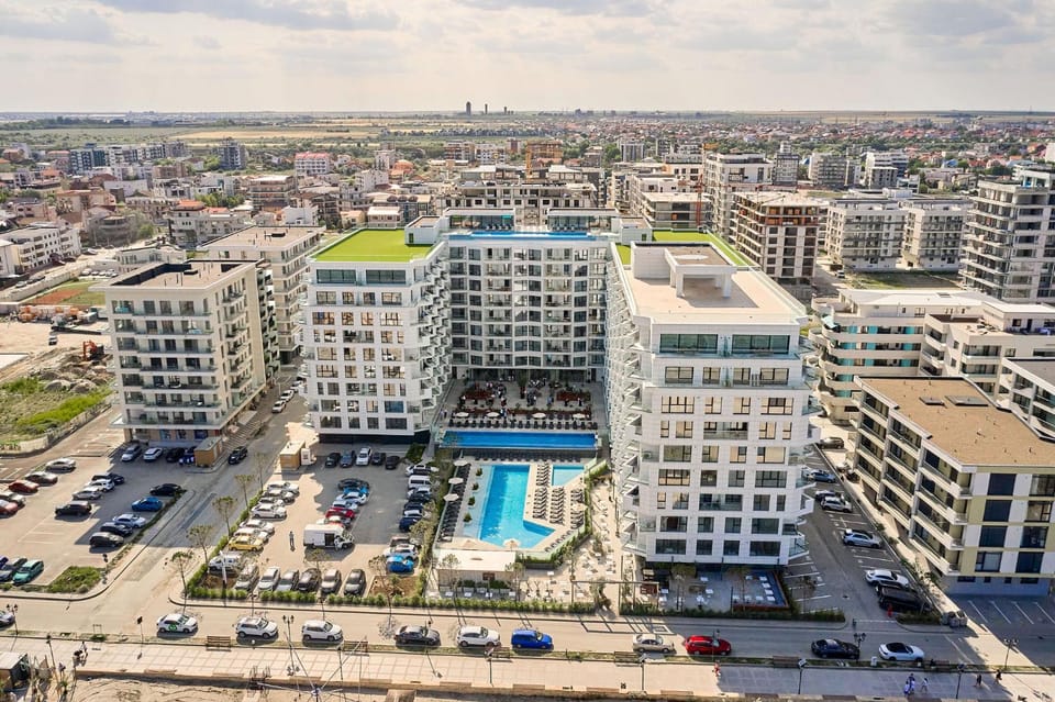 Property building, Day, Bird's eye view, Pool view, Swimming pool
