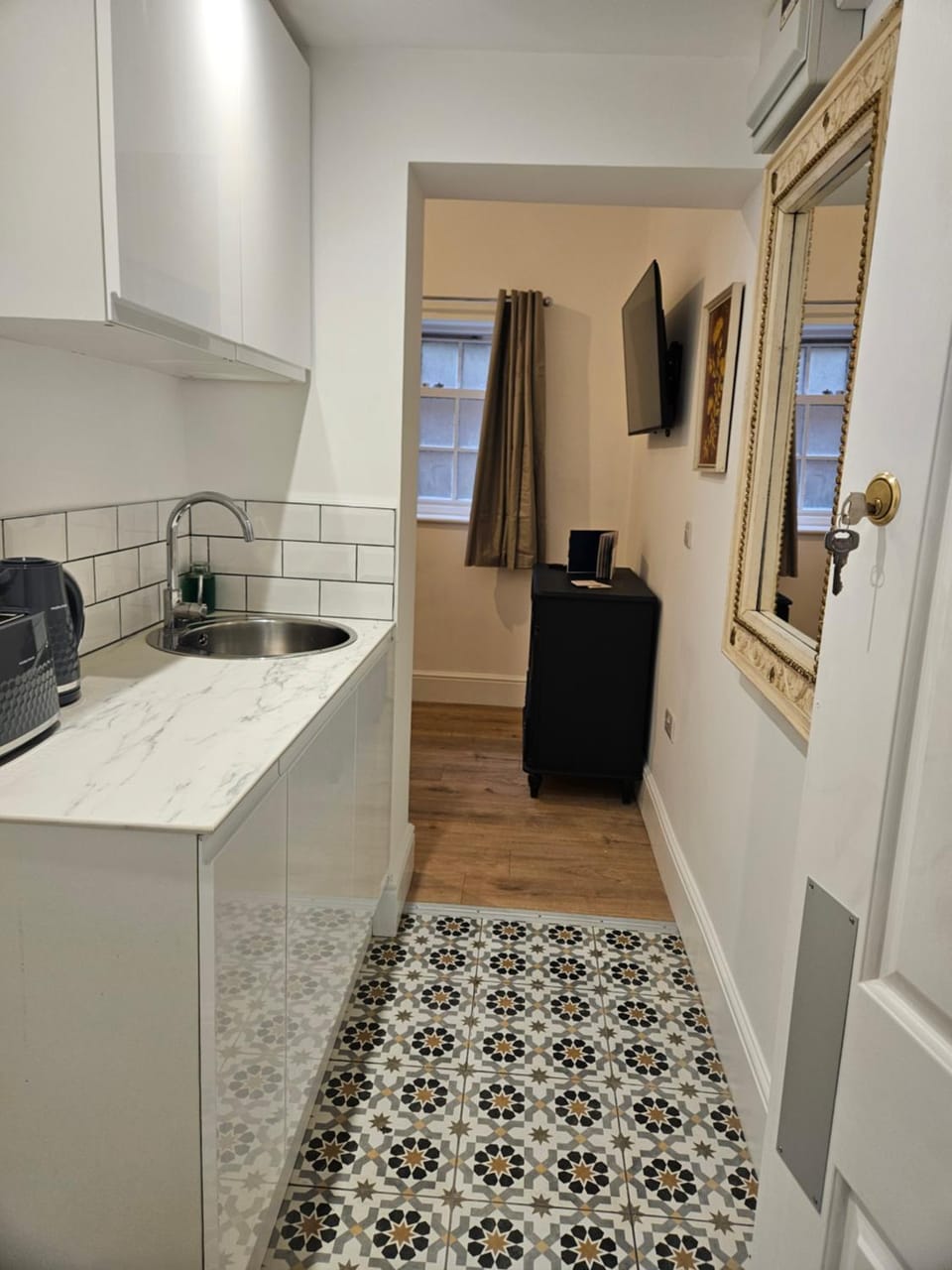 Kitchen or kitchenette