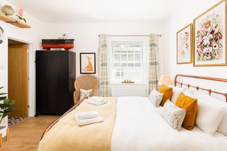 Bed, Photo of the whole room, Bedroom, towels, wardrobe