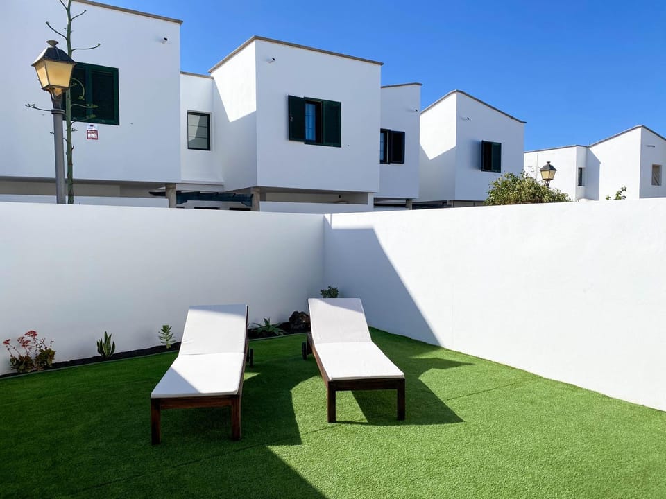 Patio, sunbed