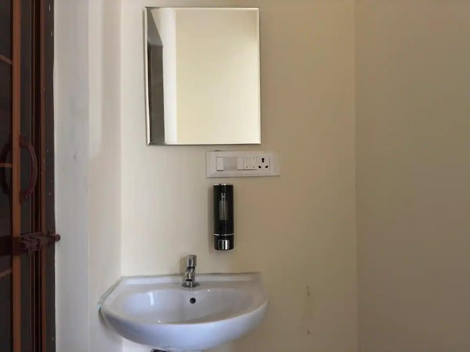 Cozy Room 1Bhk with Lift 403 Apartment in Bengaluru