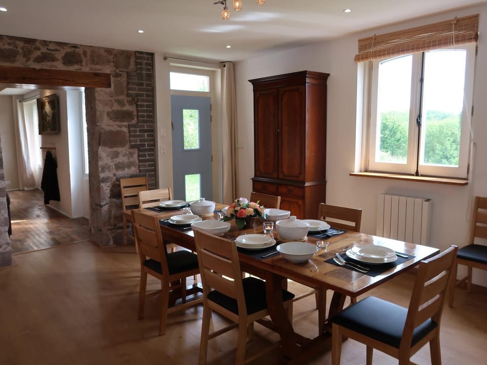 Dining area, kitchen, air conditioner