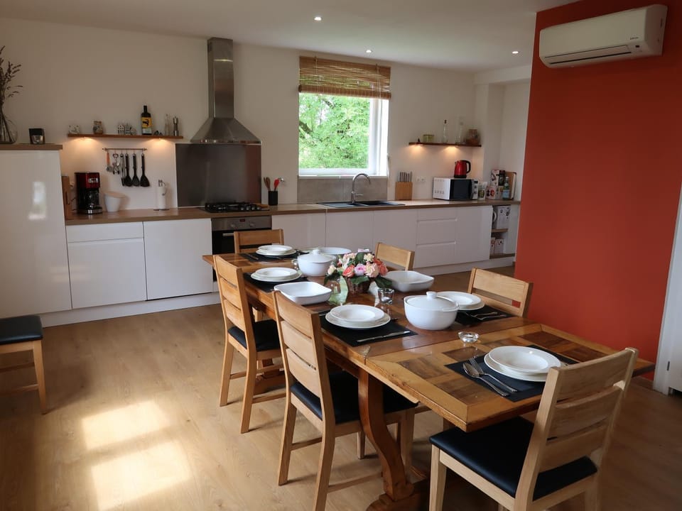 Dining area, kitchen, air conditioner