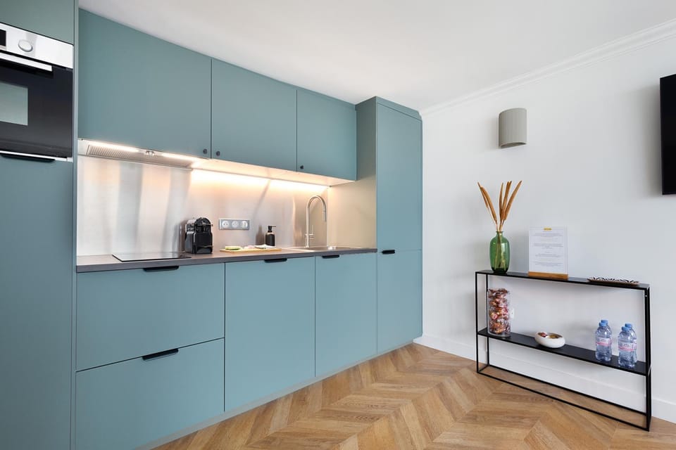 Kitchen or kitchenette