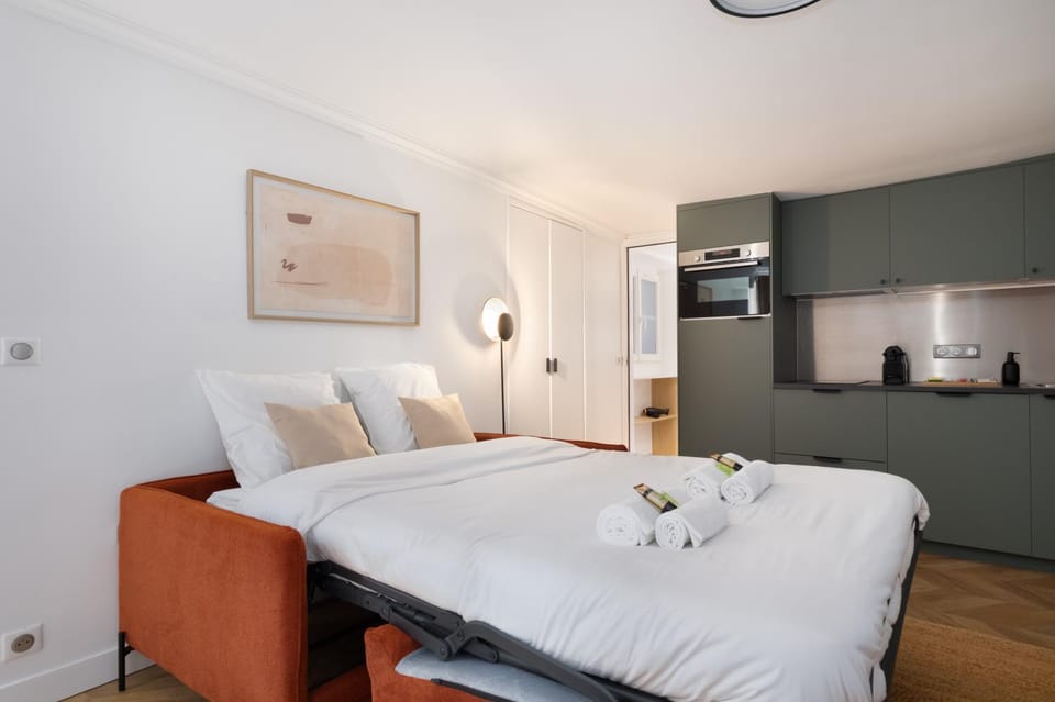 Bed, Living room