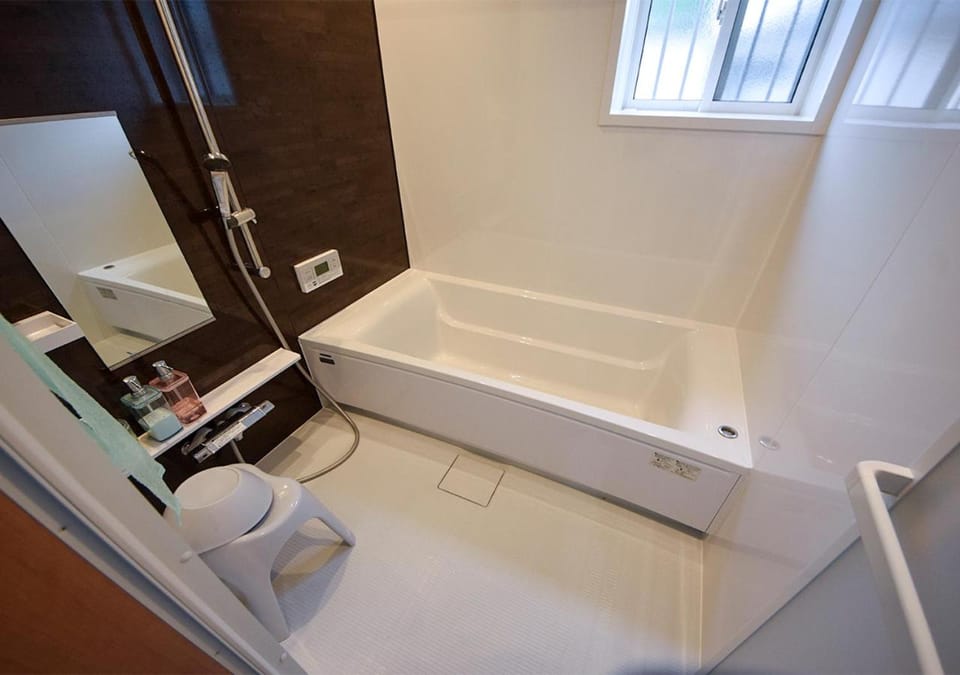 Bathroom, Bath