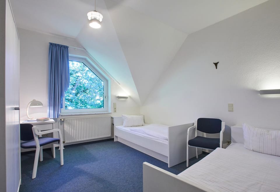 Photo of the whole room, Bedroom
