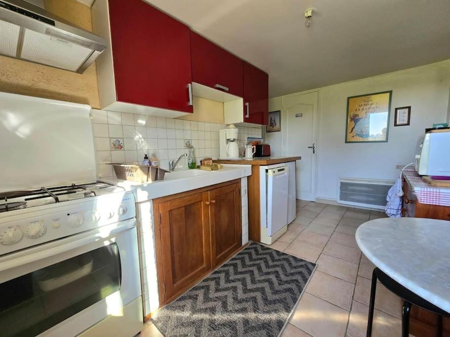 Kitchen or kitchenette, dishwasher, oven, pet friendly, stove, toaster