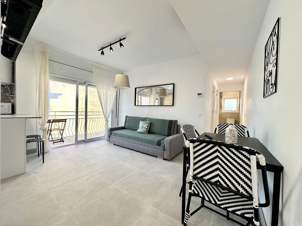 Sea Views Sanatori Beach, Barcelona Apartment in Calafell